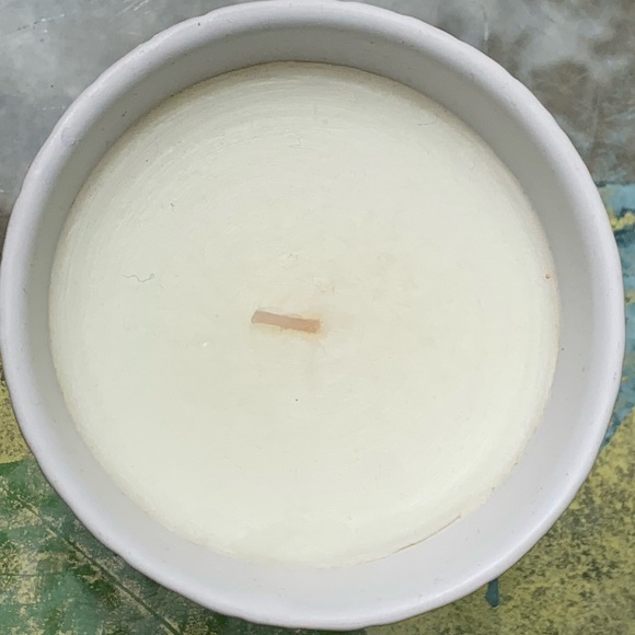 PADDYWAX Lilac & Moss SOY CANDLE IN CERAMIC! Made in USA Hand Poured Scented NWT - Picture 3 of 5